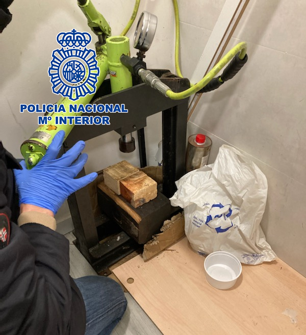 Prensa hidráulica intervenida